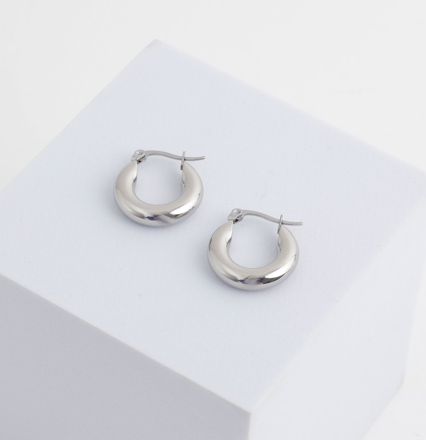Lou Hoops