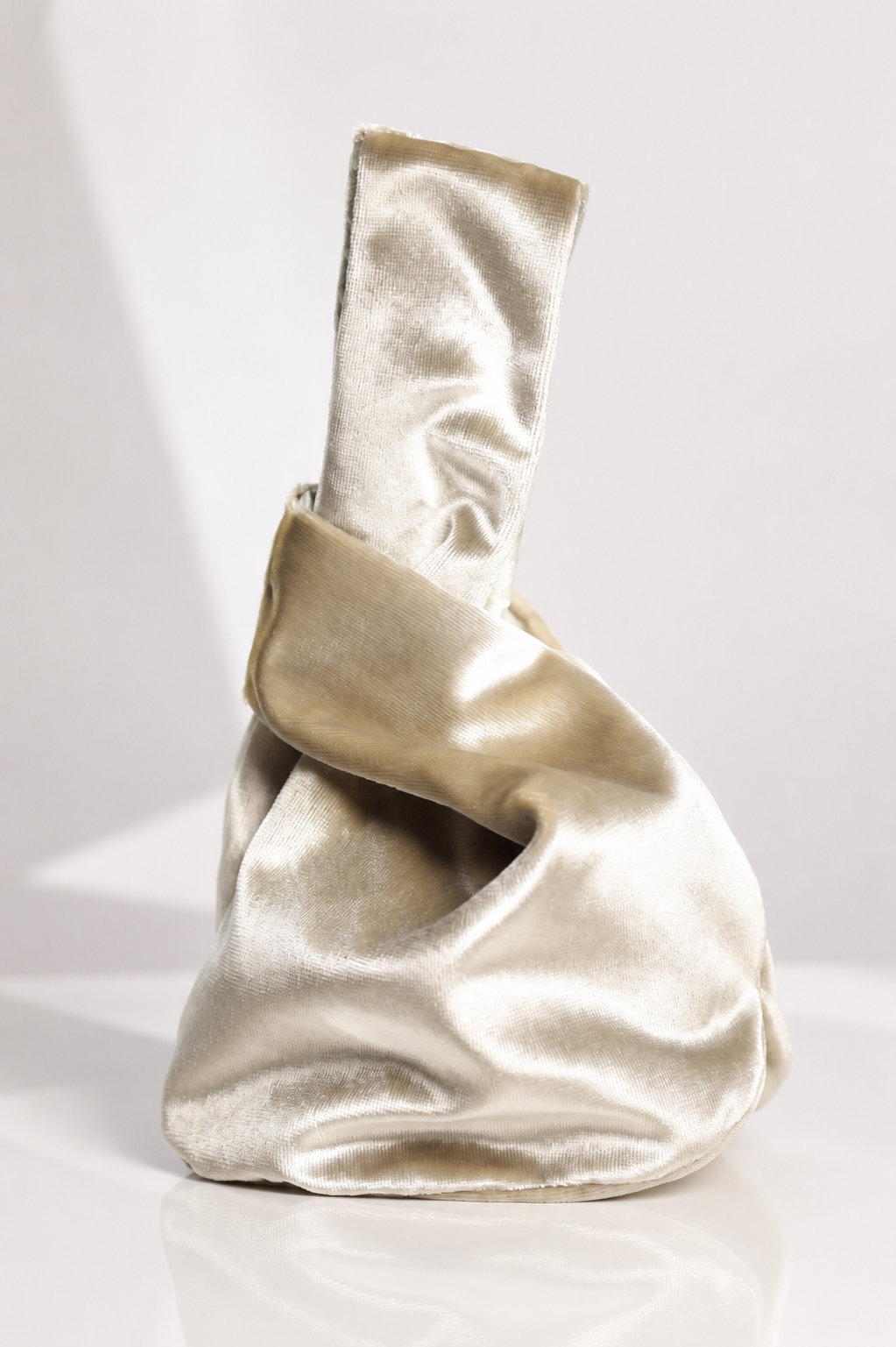 Akemi Wrist Bag